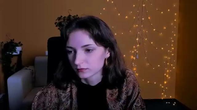 Image 3 of polyy_spinnet Stream on Chaturbate on 18 months ago