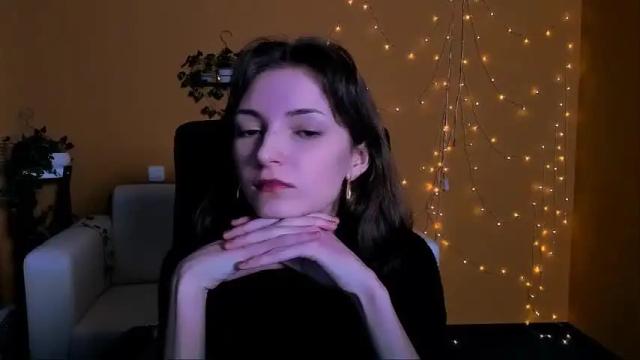 Image 4 of polyy_spinnet Stream on Chaturbate on 18 months ago