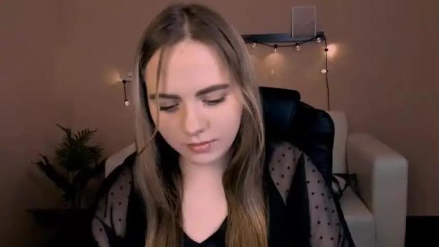 Image 3 of polyy_spinnet Stream on Chaturbate on 18 months ago