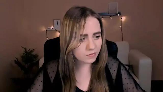 Image 7 of polyy_spinnet Stream on Chaturbate on 18 months ago