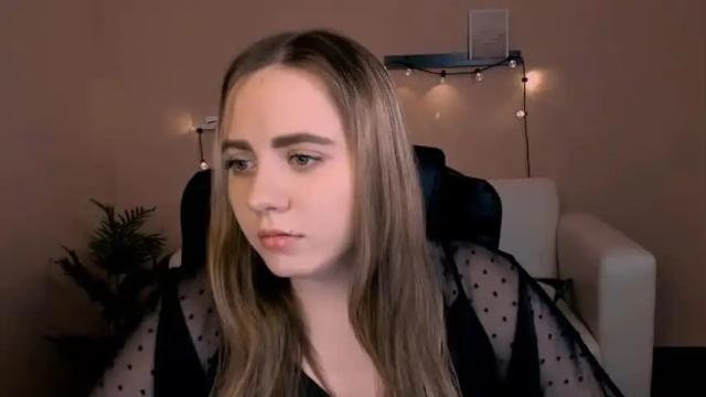 Image 8 of polyy_spinnet Stream on Chaturbate on 18 months ago