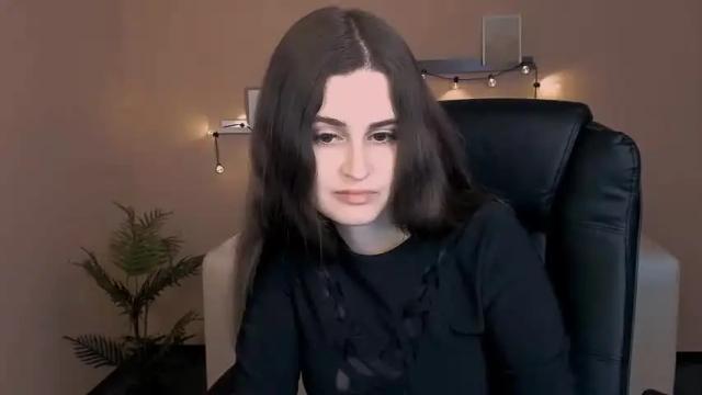 Image 6 of polyy_spinnet Stream on Chaturbate on 18 months ago