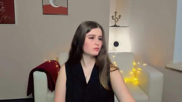 Image 4 of polyy_spinnet Stream on Chaturbate on 22 months ago