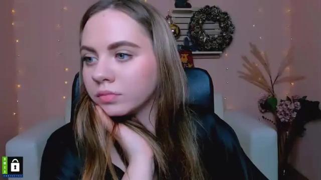 Image 11 of polyy_spinnet Stream on Chaturbate on 18 months ago