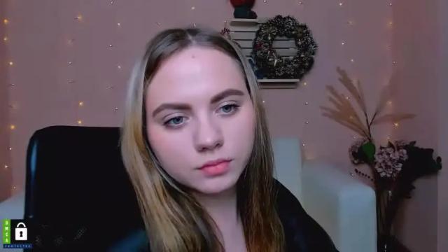Image 4 of polyy_spinnet Stream on Chaturbate on 18 months ago