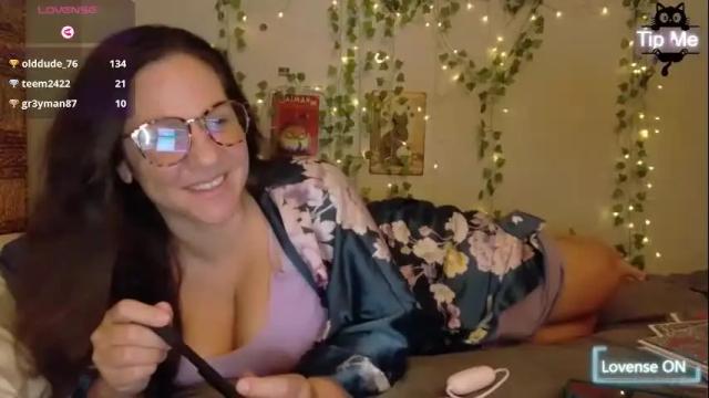 Image 2 of pooncahantits Stream on Chaturbate on 3 months ago