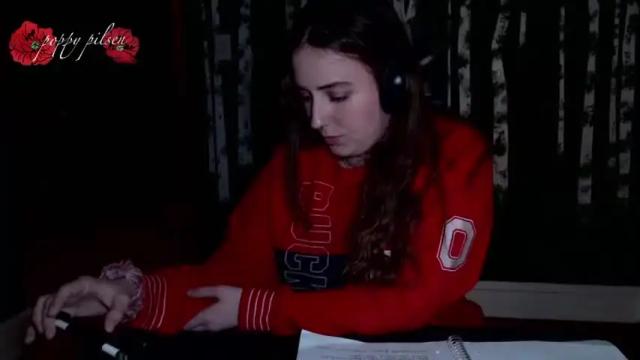 Image 10 of poppypilsen Stream on Chaturbate on 17 months ago