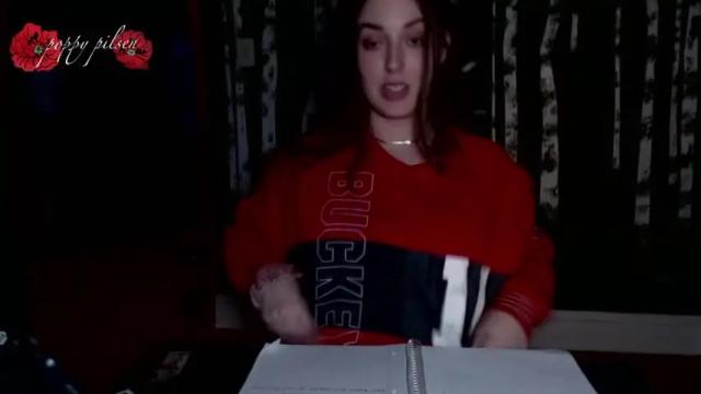 Image 2 of poppypilsen Stream on Chaturbate on 17 months ago