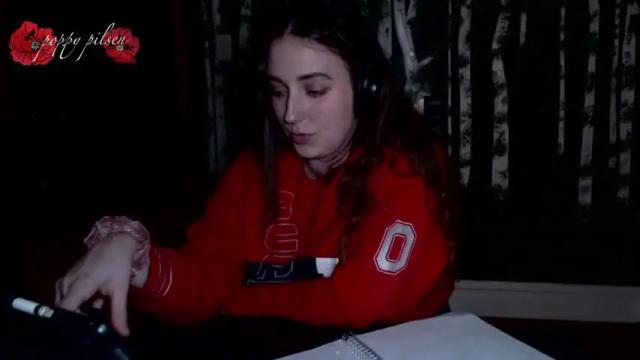 Image 7 of poppypilsen Stream on Chaturbate on 17 months ago