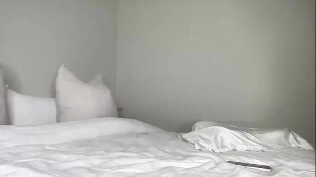 Image 4 of poutyselena Stream on Chaturbate on 16 days ago