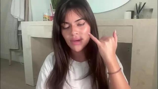 Image 6 of poutyselena Stream on Chaturbate on 2 months ago