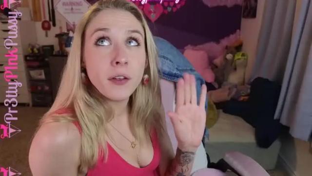 Image 3 of pr3ttyp1nkpussy Stream on Chaturbate on 15 months ago
