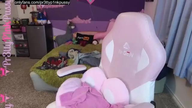 Image 3 of pr3ttyp1nkpussy Stream on Chaturbate on 14 months ago