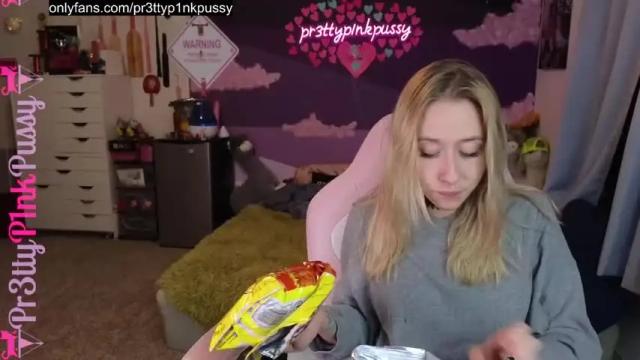 Image 2 of pr3ttyp1nkpussy Stream on Chaturbate on 14 months ago