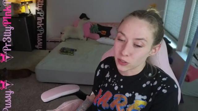 Image 2 of pr3ttyp1nkpussy Stream on Chaturbate on 2 months ago