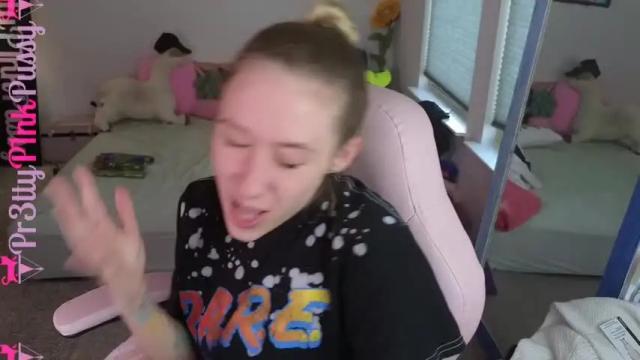 Image 3 of pr3ttyp1nkpussy Stream on Chaturbate on 2 months ago