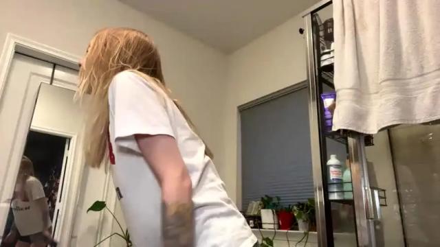 Image 3 of pr3ttyp1nkpussy Stream on Chaturbate on 1 month ago