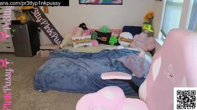 Image 2 of pr3ttyp1nkpussy Stream on Chaturbate on 25 days ago