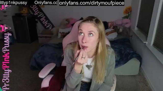 Image 8 of pr3ttyp1nkpussy Stream on Chaturbate on 2 months ago