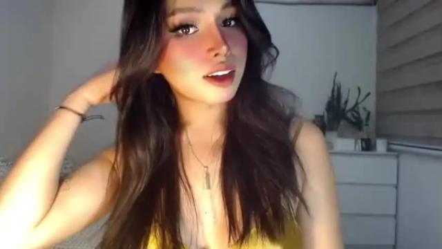 Image 2 of precious_amber69 Stream on Chaturbate on 16 months ago