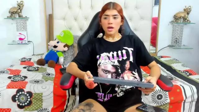 Image 6 of precious_valentine Stream on Chaturbate on 14 months ago