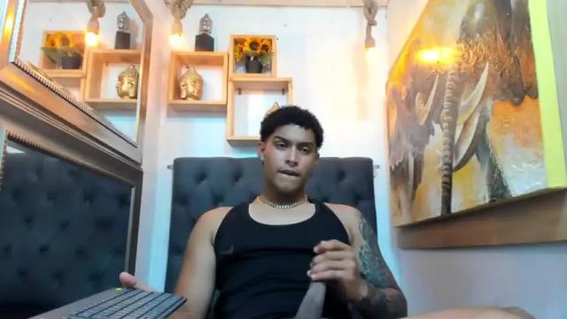 Image 3 of precious_valentine Stream on Chaturbate on 13 months ago