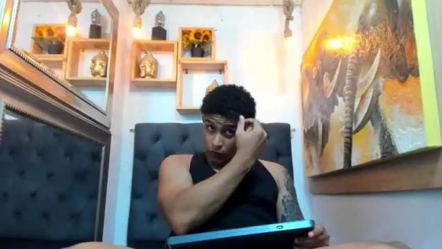 Image 4 of precious_valentine Stream on Chaturbate on 13 months ago