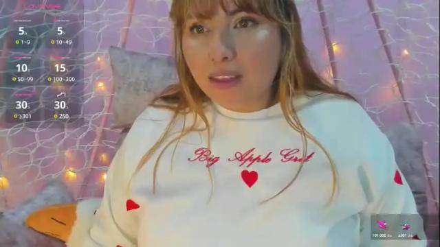 Image 12 of pretti__violet_ Stream on Chaturbate on 22 days ago