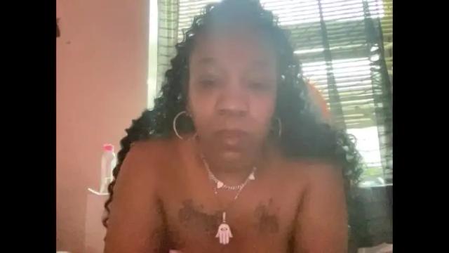 Image 2 of pretty69queen Stream on Chaturbate on 9 days ago