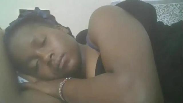 Image 2 of pretty_abella Stream on Chaturbate on 17 days ago