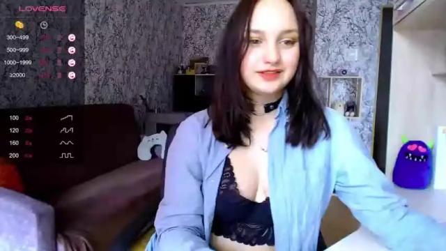 Image 2 of pretty_bella_alone Stream on Chaturbate on 21 months ago