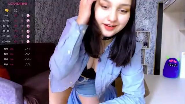 Image 4 of pretty_bella_alone Stream on Chaturbate on 21 months ago