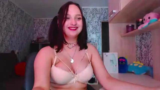 Image 10 of pretty_bella_alone Stream on Chaturbate on 21 months ago