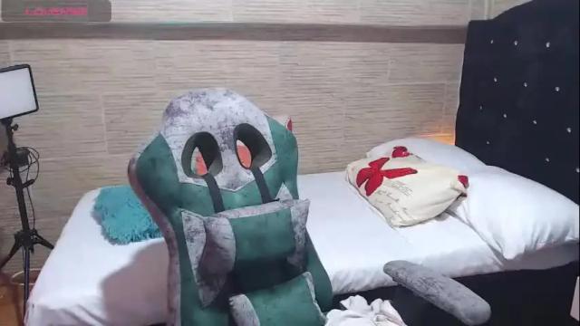 Image 2 of pretty_cristal22 Stream on Chaturbate on 1 month ago