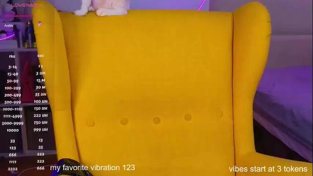 Image 10 of pretty_helga Stream on Chaturbate on 1 month ago