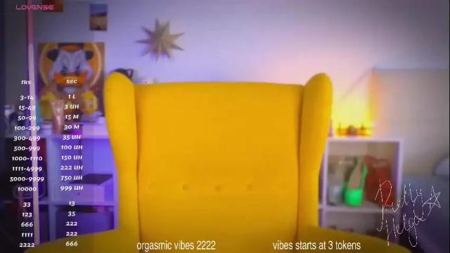 Image 2 of pretty_helga Stream on Chaturbate on 9 days ago