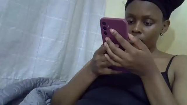 Image 2 of pretty_lilah Stream on Chaturbate on 20 months ago