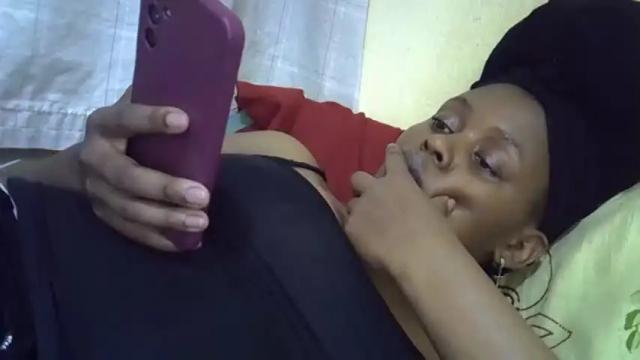 Image 2 of pretty_lilah Stream on Chaturbate on 19 months ago