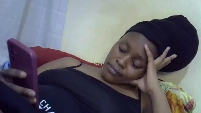 Image 7 of pretty_lilah Stream on Chaturbate on 19 months ago