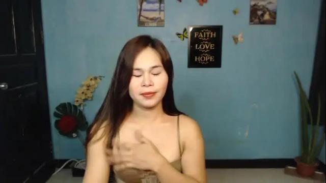 Image 10 of pretty_olgah Stream on Chaturbate on 2 months ago