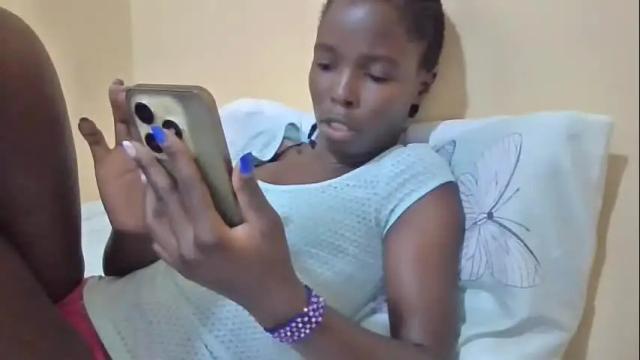 Image 2 of pretty_petite_ebony Stream on Chaturbate on 18 days ago
