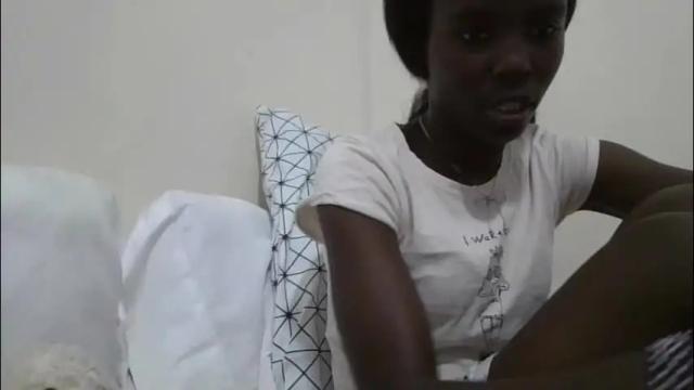 Image 2 of pretty_petite_ebony Stream on Chaturbate on 3 months ago