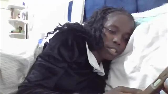 Image 2 of pretty_petite_ebony Stream on Chaturbate on 1 month ago