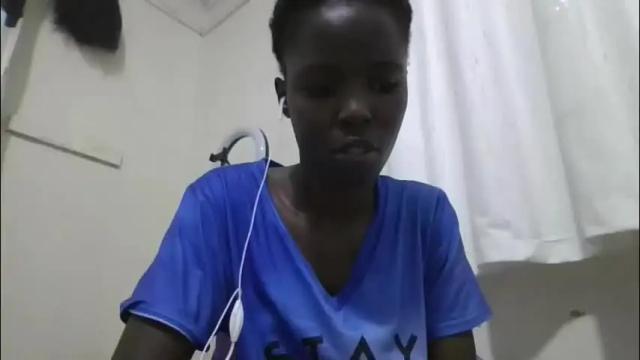 Image 2 of pretty_petite_ebony Stream on Chaturbate on 4 days ago