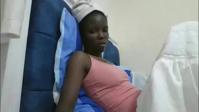 Image 2 of pretty_petite_ebony Stream on Chaturbate on 29 days ago