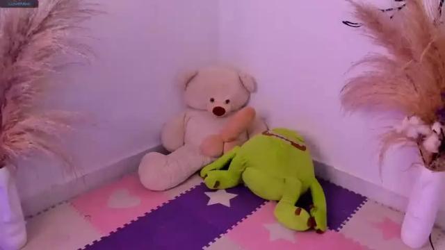 Image 2 of pretty_pettite Stream on Chaturbate on 20 months ago