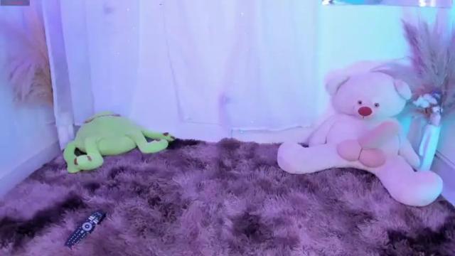 Image 2 of pretty_pettite Stream on Chaturbate on 18 months ago