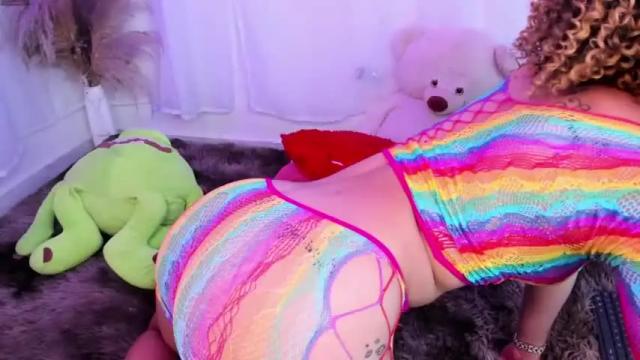 Image 10 of pretty_pettite Stream on Chaturbate on 18 months ago