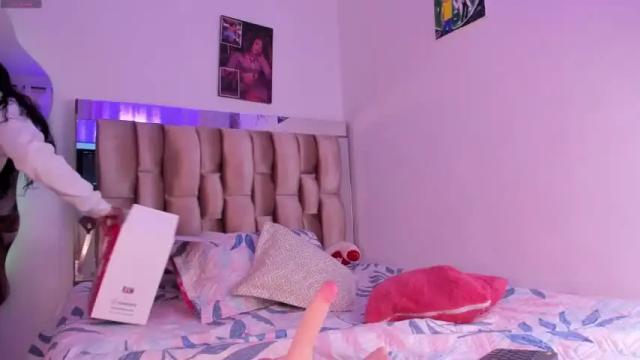 Image 10 of pretty_pettite Stream on Chaturbate on 13 months ago