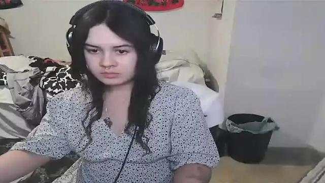 Image 2 of prettyandpeachy Stream on Chaturbate on 6 months ago